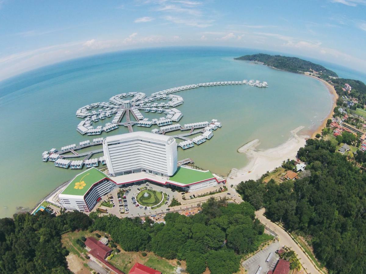 马来西亚大红花（丽昇精选酒店） 波德申 外观 照片 Aerial view of the Melaka Island Resort